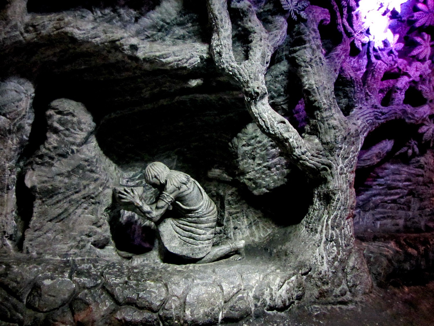 Indigenous man with tree in the salt mine with the Catedral de Sal